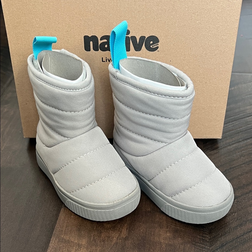 Native Kids Light Gray Boots with Blue Accent